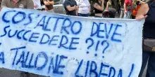 Tor Cervara si ribella: "Demolire il palazzo degli immigrati stupratori"
