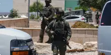 Spari sulla folla in Israele: un morto e feriti. Hamas inneggia al terrorista: "Eroe"
