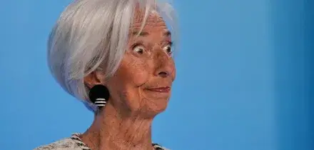 Bce verso il rialzo dei tassi. &ldquo;Dato preoccupante&rdquo;, l'economia rallenta e arriva la stretta dei falchi