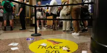 Sei feriti alla Penn Station, la polizia blocca l'aggressore: New York sotto choc