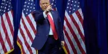 Iran, Trump: "L'accordo di pace tra 3 giorni". Poi Teheran abbatte un elicottero americano