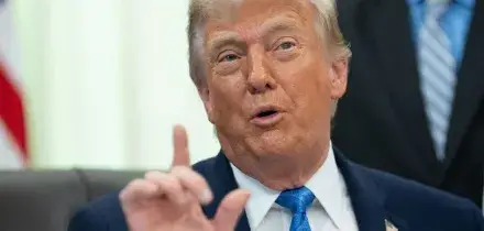 Notte di guerra. Usa lanciano 49 Tomahawk, l'Iran punta le basi. Trump: "Accordo o non avremo piet&agrave;"