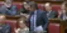 L'intervento di Silvestri (M5S) su Meloni e le "ginocchiere"