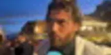 Can Yaman: dopo l'eroe figo vi sorprender&ograve; con l'autoironia