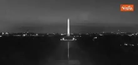 Ecco la nuova Reflecting Pool del Lincoln Memorial di Washington restaurata e dipinta di blu
