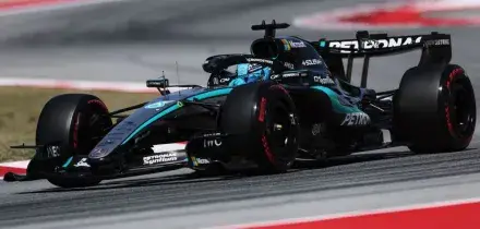 Russell in pole su Hamilton e Antonelli a Barcellona, Leclerc 10&deg;