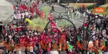 La manifestazione Antifascista in via dei Fori Imperiali a Roma vista dall'alto