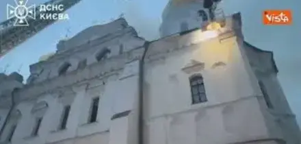 Massiccio attacco russo con 600 droni in Ucraina colpito anche un monastero ortodosso