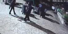 Le sorelline "non possono essere fuggite da sole". Il video e i biglietti cifrati