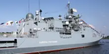 Schegge di guerra, nave russa spara contro uno yacht nella Manica: alta tensione