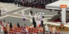 Addio a Monsignor Ruini, ecco Papa Leone che lo saluta dopo Messa intronizzazione nel 2025
