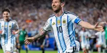 Messi show e l'Argentina vince al debutto, tripletta da record all'Algeria