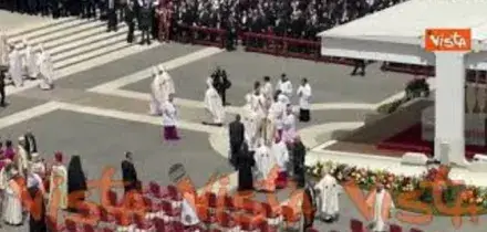 Addio a Cardinale Ruini, ecco Papa Leone che lo saluta dopo Messa intronizzazione nel 2025