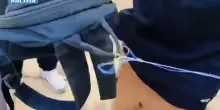 Droga nascosta nel comignolo e recuperabile con lenza a Ostia, arrestato pusher
