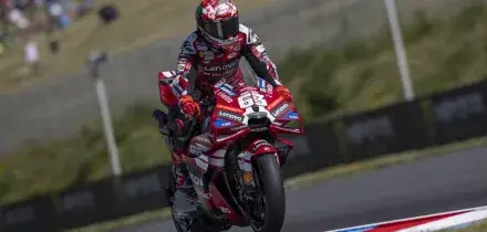 Bagnaia vince la Sprint di Brno davanti a Ogura e Marquez, out Bezzecchi
