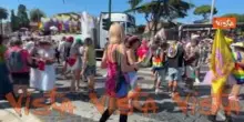 Al via il Roma Pride, il corteo sfila per le vie della Capitale con bandiere e cappelli arcobaleno