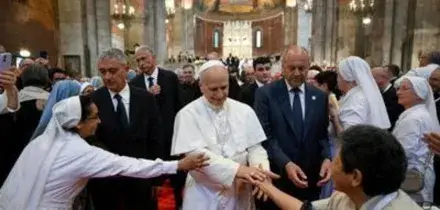 Pavia, Papa Leone ai giovani: "Coltivate amicizie vere, non quelle col telefonino"