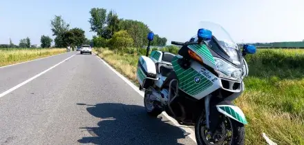 Milano, poliziotto morto durante inseguimento al pirata. La procura: "Niente speronamento"