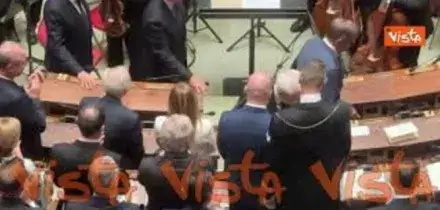 80 anni Costituente, standing ovation per Mattarella al termine del suo intervento alla Camera