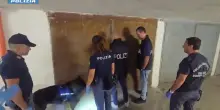 Arsenale in un garage a Catania, la Polizia sequestra numerose armi