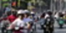 La Vespa compie 80 anni, in 25mila sfilano a Roma