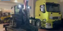 Riciclavano mezzi da cantiere esportandoli all'estero, 17 indagati