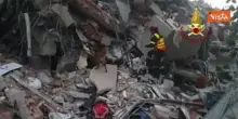 Vigili del Fuoco italiani al lavoro tra le macerie a La Guaira in Venezuela