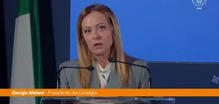 Scuola, Meloni "Rimuovere le barriere linguistiche"