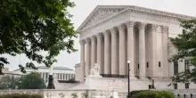 La Corte suprema boccia l'ordine di Trump: lo ius soli resta