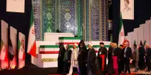 Teheran funerali di Khamenei. Fra i presenti spunta anche un "italiano" sciita: "Lui una guida"