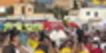 L'arrivo del Papa al campo sportivo di Lampedusa per la messa