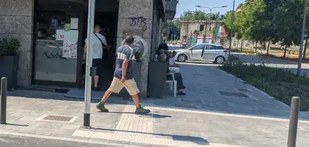 "Mi sono divertito, esco e lo rifaccio", cos&igrave; l'accoltellatore gambiano si prende gioco di tutti