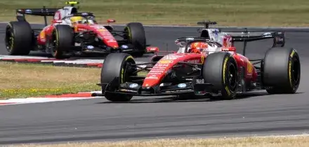 Vittoria Ferrari con Leclerc a Silverstone, Russell e Hamilton sul podio
