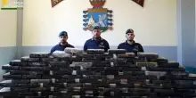 Napoli, maxi sequestro di cocaina occultata in autocisterna