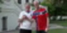 Bilaterale tra i premier di GB e Norvegia con le maglie da calcio