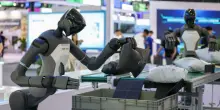 Cina, nel 2026 la produzione di robot umanoidi superer&agrave; le 100.000 unit&agrave;