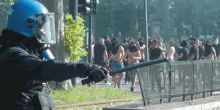 Sempre peggio, i giudici tolgono met&agrave; stipendio al poliziotto di Torino