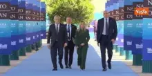 Meloni arriva a vertice Nato di Ankara con Tajani e Crosetto. La premier ha scelto un completo verde