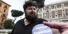 La difesa (con citazioni bibliche) di Adinolfi: "Io pure come acqua di fonte"