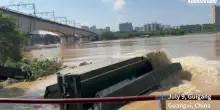 Cina, ponti galleggianti evacuano studenti nel Guangxi alluvionato