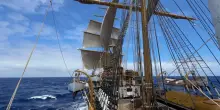 La Nave Amerigo Vespucci lascia Manhattan e viaggia verso Boston