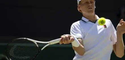 A Wimbledon Sinner piega Djokovic in 3 set, &egrave; in finale contro Zverev