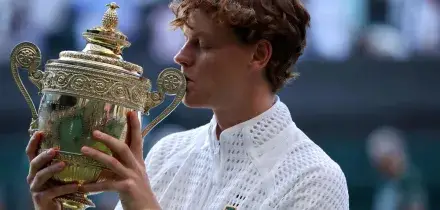 Il bis di Wimbledon che lo mette tra i giganti: Sinner piega Zverev ed entra nell'Olimpo