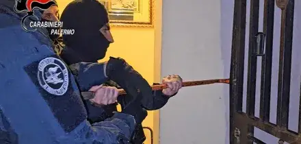 Palermo, pizzi e intimidazioni mafiose. Arrestata la "banda del Kalashnikov"