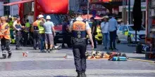 Belgio, incendio in un palazzo di Bruxelles: morti e feriti. Sul posto il re e il premier