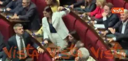 Legge elettorale, il voto in Aula alla Camera, poi gli applausi della maggioranza per il "S&igrave;"
