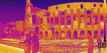 Capitale tra calore e colori, al Colosseo si toccano i 64 gradi | IL VIDEO