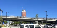 Pescara, gli chiede i documenti e picchia un vigile urbano