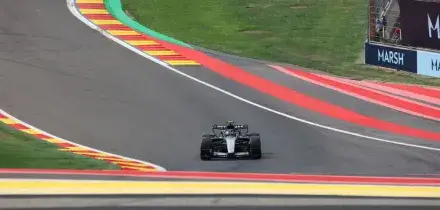 Antonelli in pole a Spa davanti a Verstappen, Leclerc in seconda fila