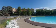 I rischi chimici in piscina: i medici lanciano l'allarme sulla tossicit&agrave; dei disinfettanti dell'acqua